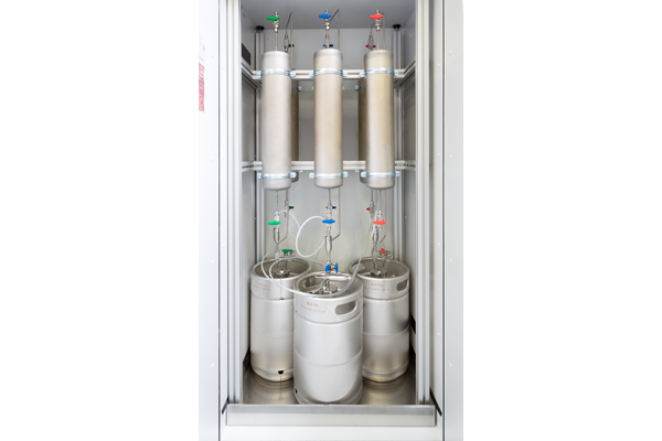 The filter columns are integrated into the safety cabinet and can be used for many different solvents.